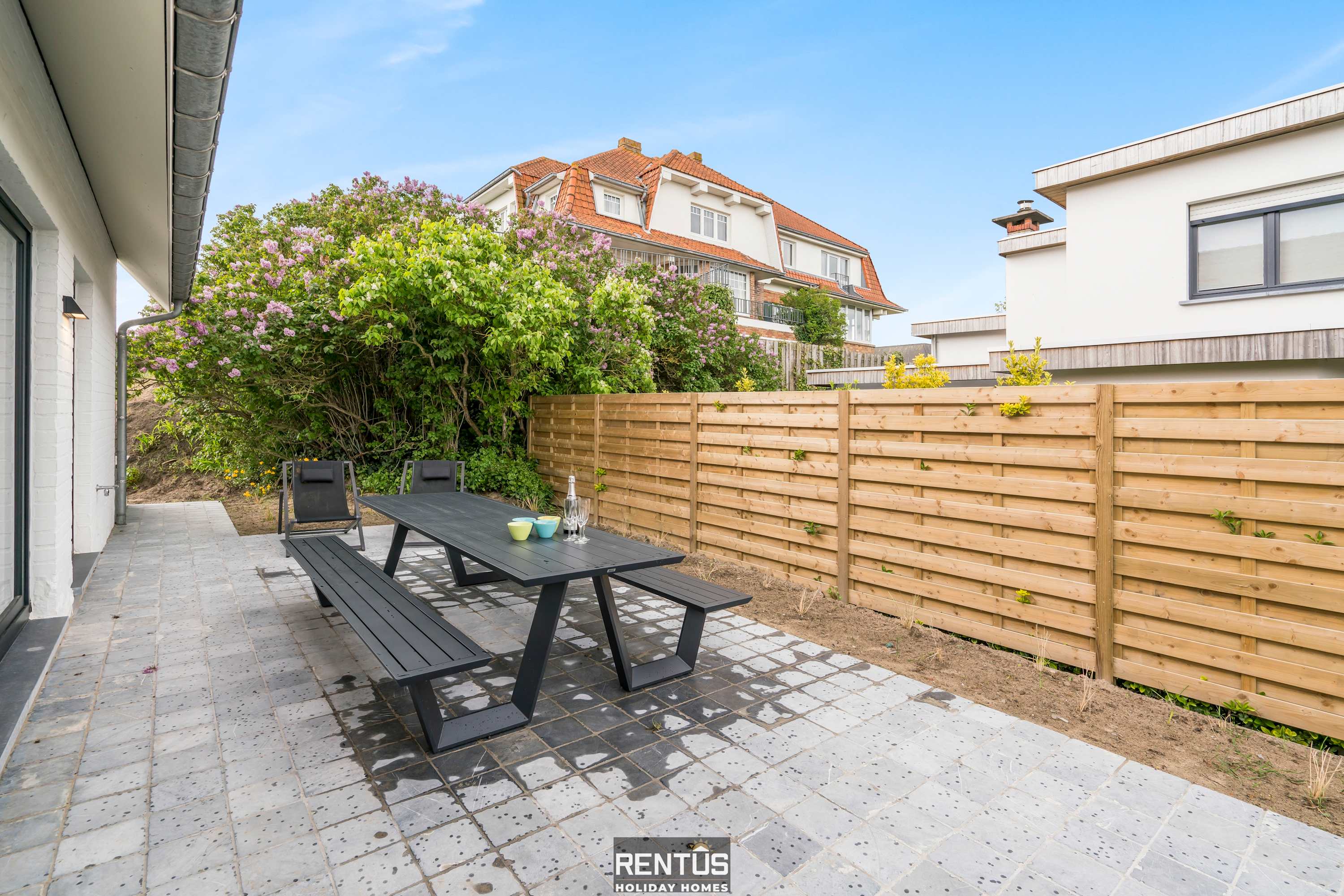 Anno 2021 - Anno 2021 - Gerenoveerde villa 150m van het strand